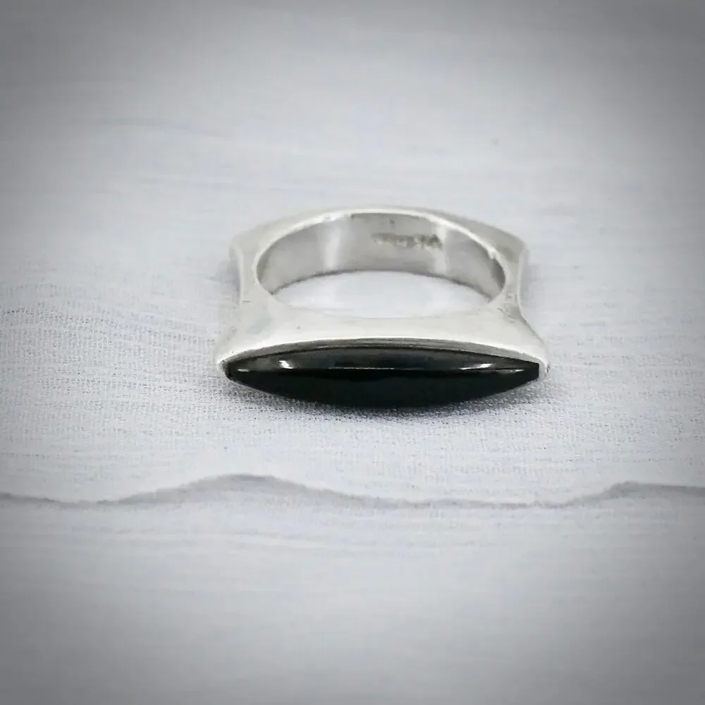 DJM 925 Sterling Silver Ring Size 8.5 Black Onyx Modernist Oval 10.3g